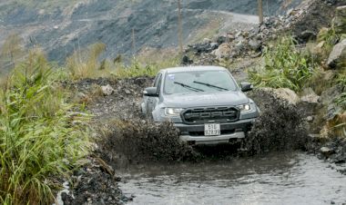Trải nghiệm nhanh Ford Ranger Raptor: Để hiểu vì sao bỏ ra gần 1,5 tỷ đồng