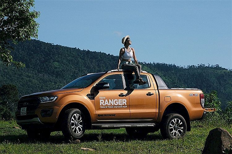 Phụ nữ hiện đại c&ugrave;ng Ford Ranger