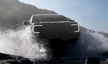 Ford Ranger 2022 đời mới chốt lịch ra mắt: Lộ đèn pha lạ mắt, mạnh chưa từng thấy