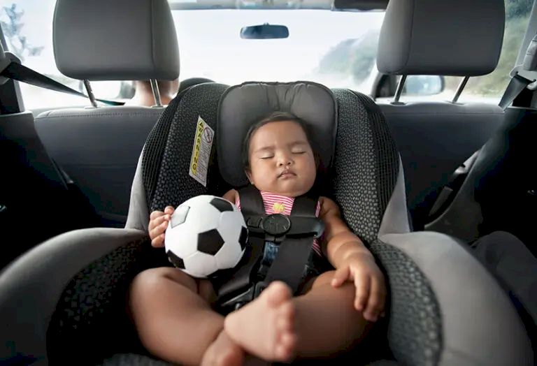 Vị trí ngồi trên xe ô tô nào an toàn và nguy hiểm nhất?